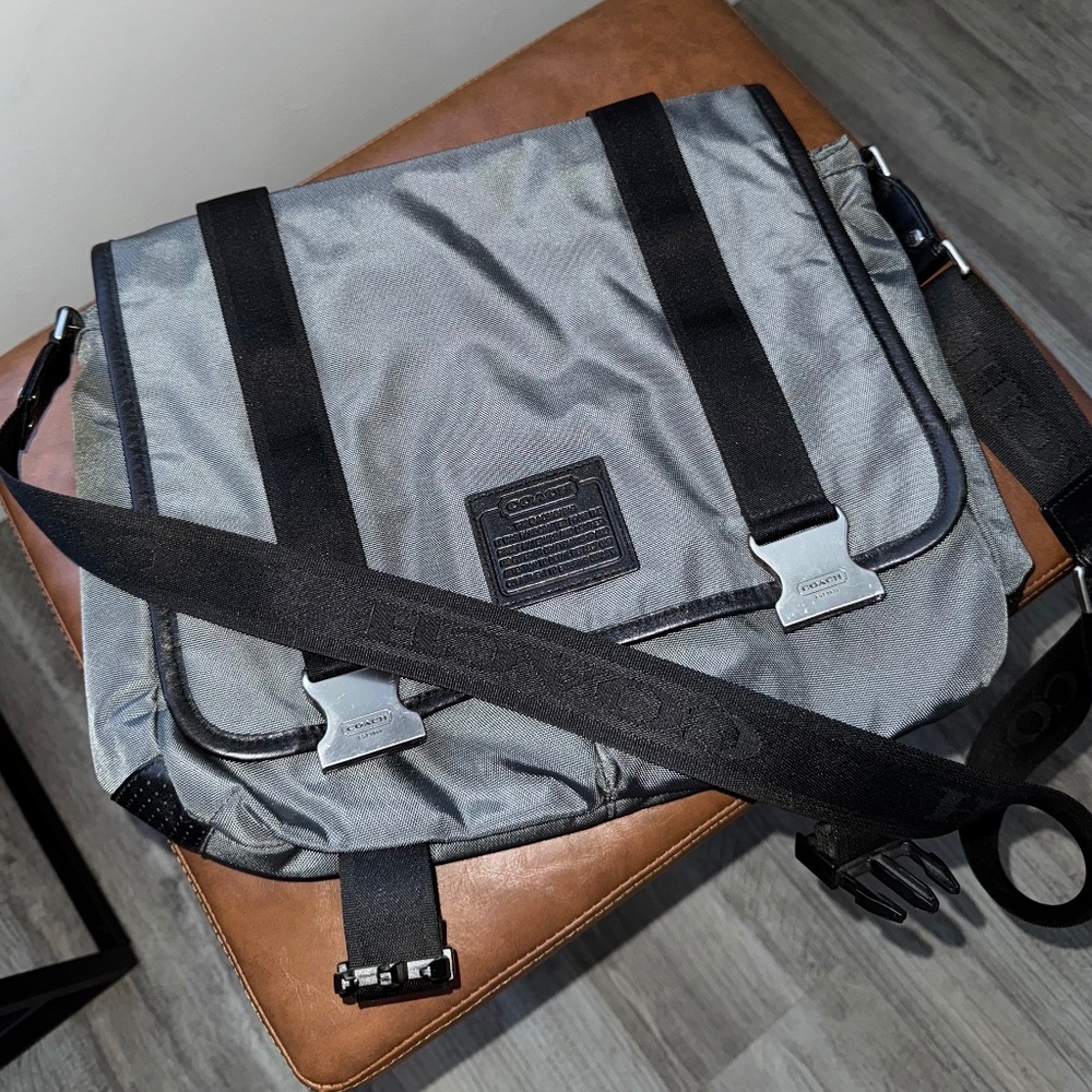 Men’s Coach messenger bag